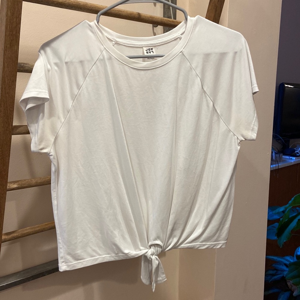 Joy lab M workout tie knot front white tee